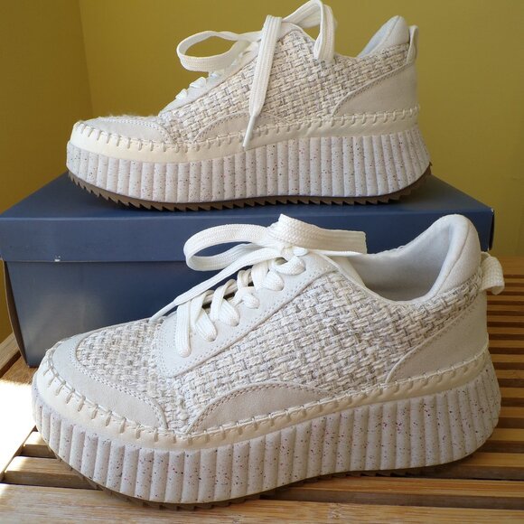 Universal Thread Persephone White Sneakers Memory Foam Women's Size 7 - Picture 1 of 14